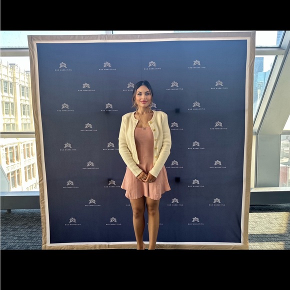 Meet your Posher, Paola - Picture 3 of 3